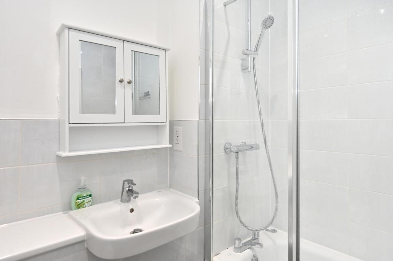 Luxury 2Bedroom - 2Bath - Prime Location - Patio Harrow on the Hill Kültér fotó